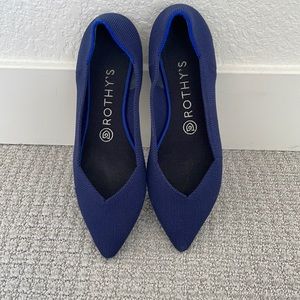 Rothy’s navy blue point